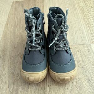 Cat & Jack snow boots size 8T